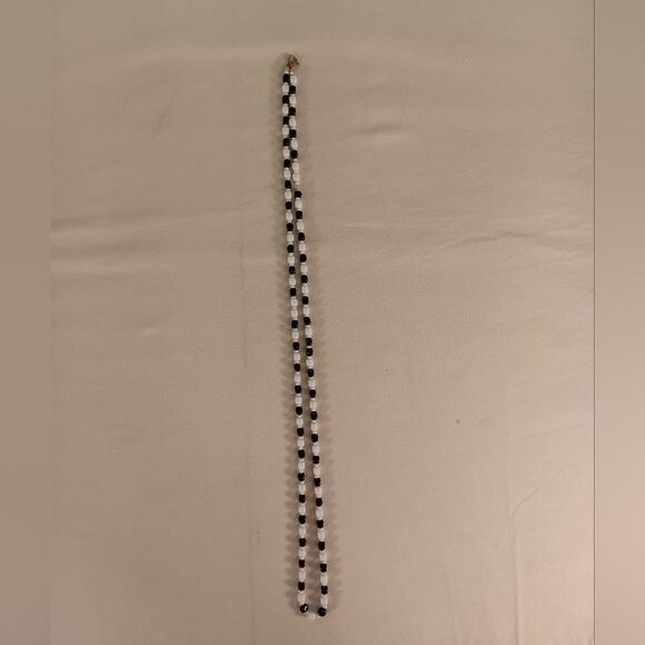 women black and white beaded necklace - Picture 6 of 7